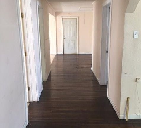 2nd image of 3101 Greenwood Dr