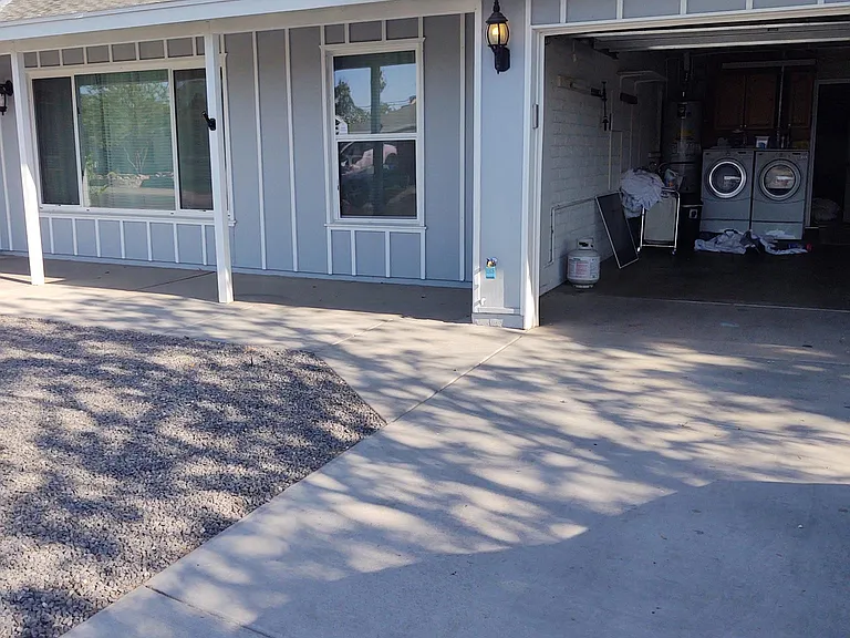 2415 W Greenbriar Dr — Photo 3