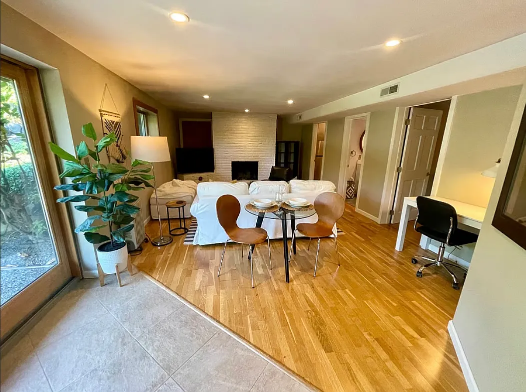1 bed, 1000 sqft, $2,400 — Photo 3