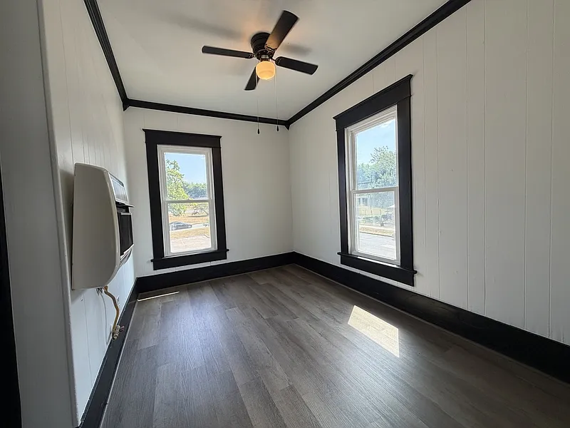1 bed, 1.0 bath, 450 sqft, $650 — Photo 2