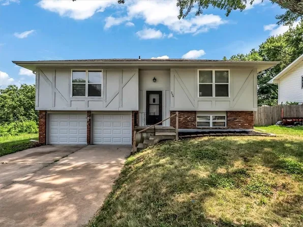 204 SE Cromwell St, Blue Springs, MO 64014