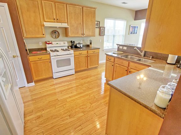 3rd image of 7518 Whispering Oak Dr