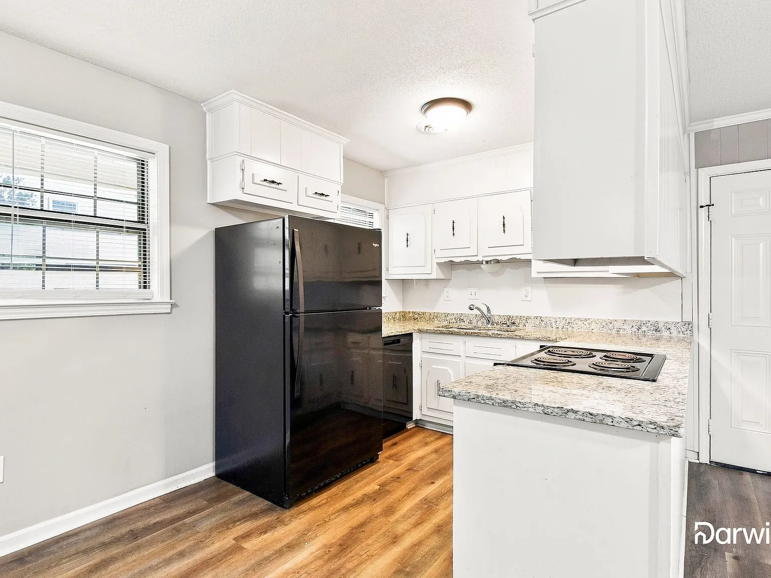 4 bed, 2.0 bath, 1410 sqft, $1,820 — Photo 3