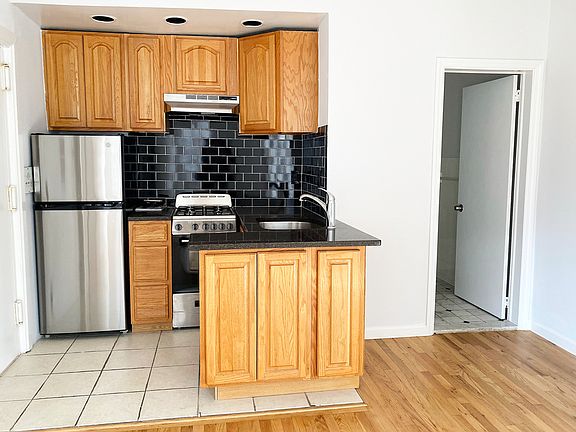 3rd image of 57 Christopher St APT 4A