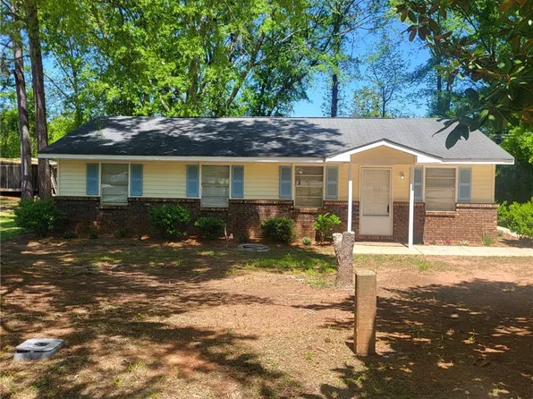 317 Martin Luther Crossing Dr, Lanett, AL 36863