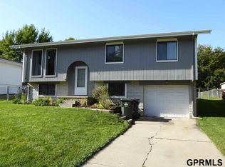 7793 Greenleaf Dr, La Vista, NE 68128
