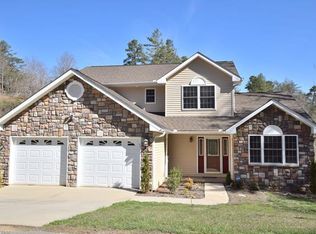 24 Country Cove Ct, Leicester, NC 28748
