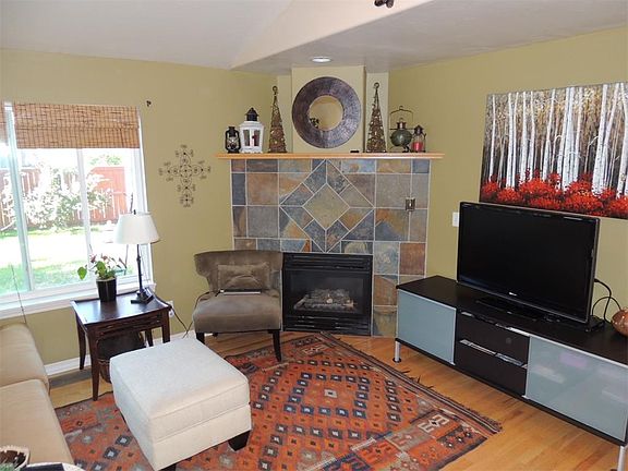 3rd image of 2706 Goldenrod Ln