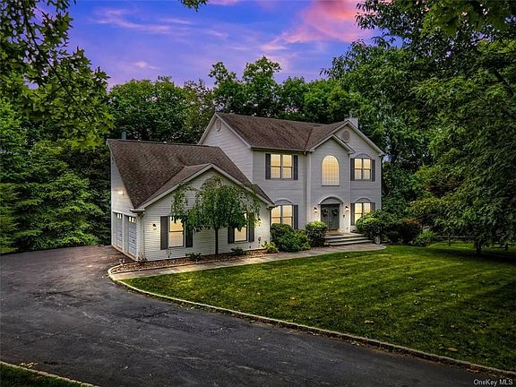 2nd image of 10 Valerie Ct