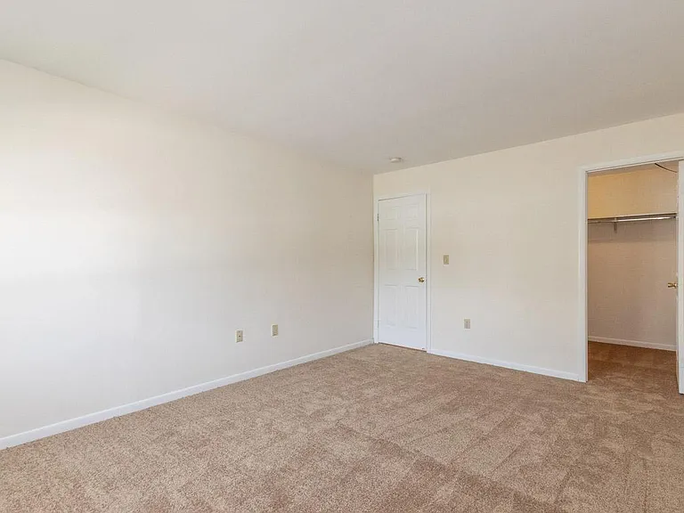 Bedford Lake Apartments — Photo 13