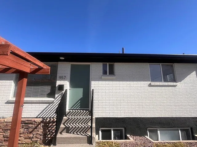 953 E Browning Ave — Photo 11