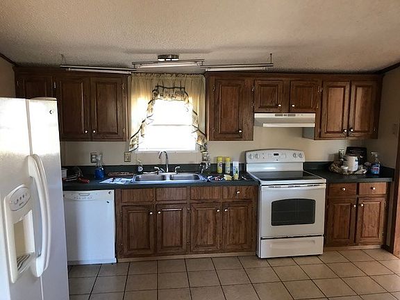 3rd image of 61 Carolyn Dr