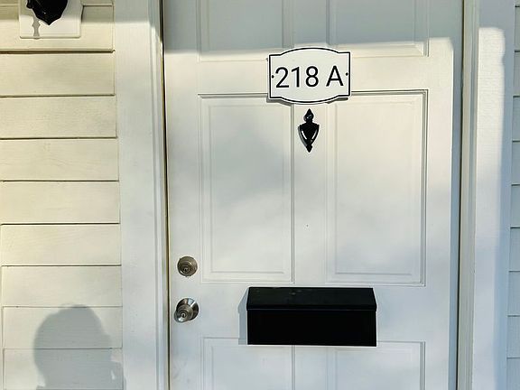 2nd image of 218 College St Unit A
