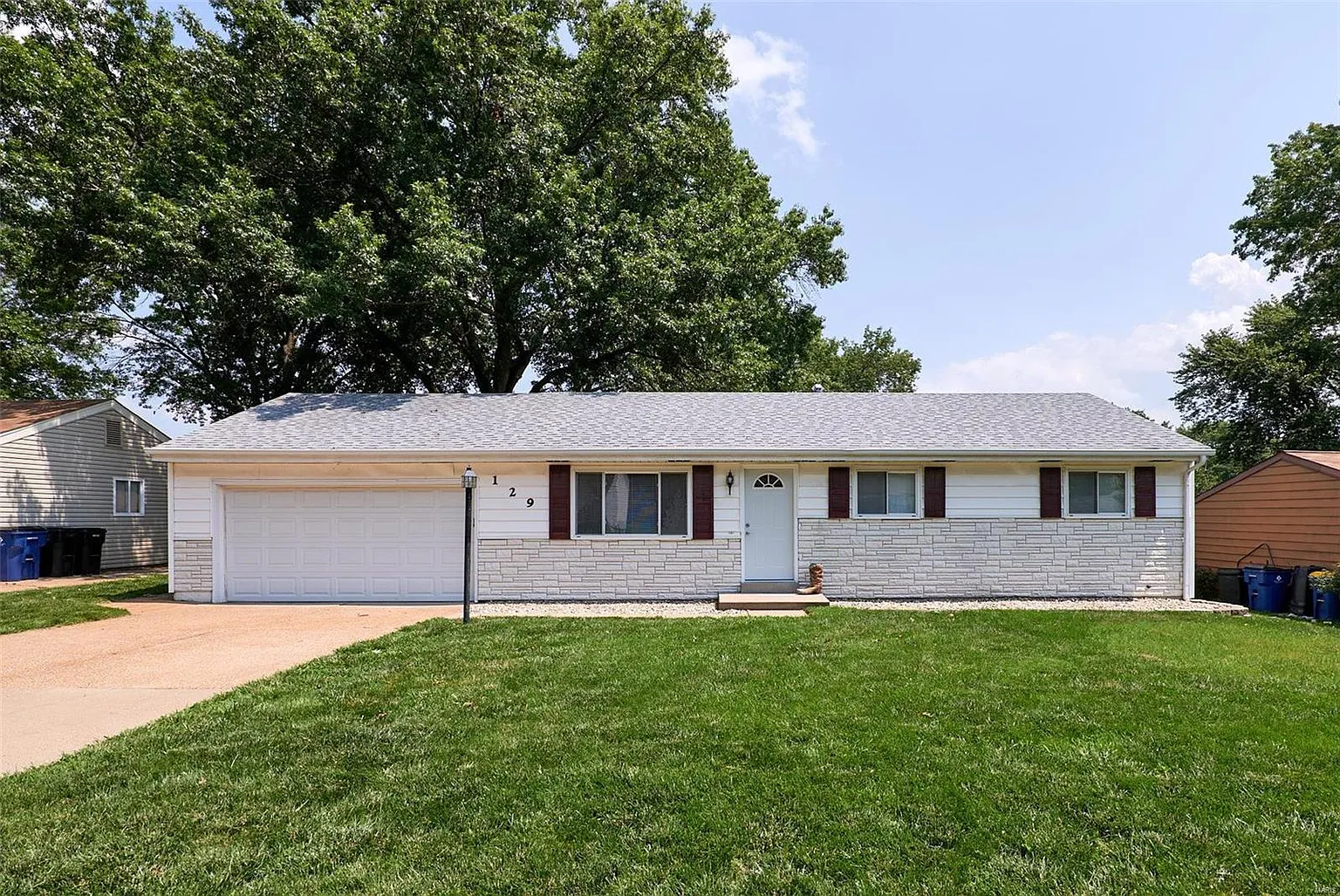 129 E Donaldson Dr photo 1