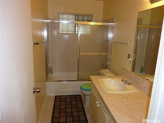 4th image of 2749 Meadowvale Ave