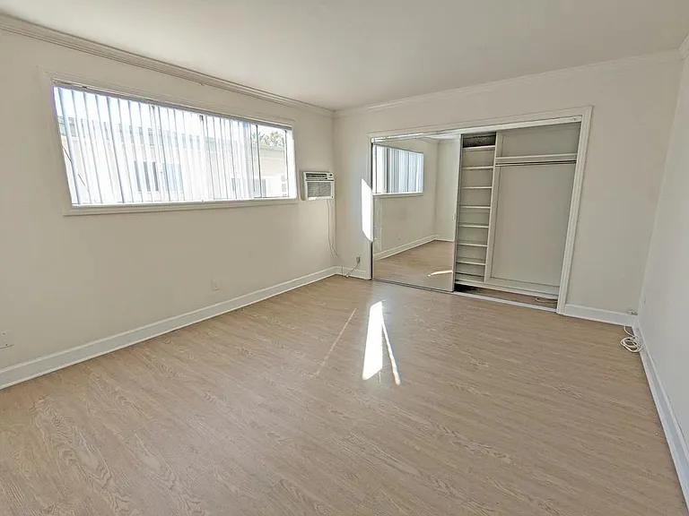 1631 Barry Ave #12 — Photo 9