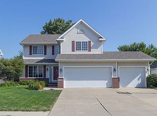 9805 Catalina Dr, Johnston, IA 50131