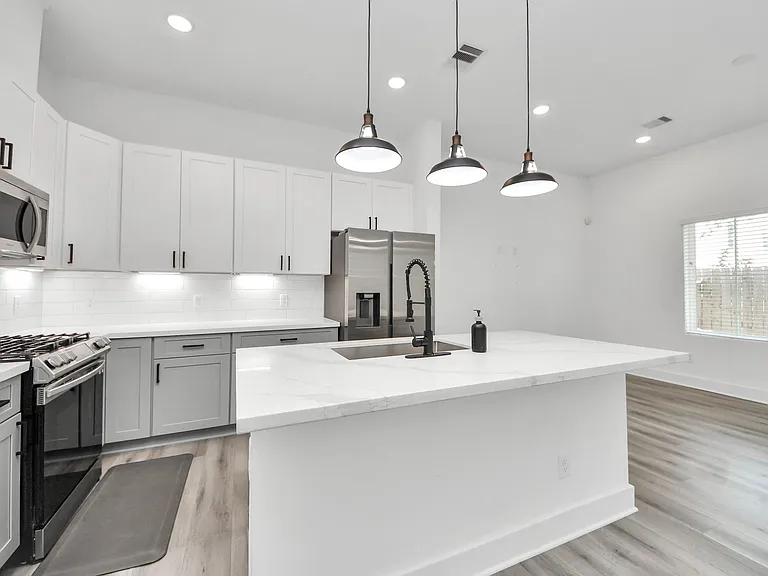 318 Neyland St — Photo 23