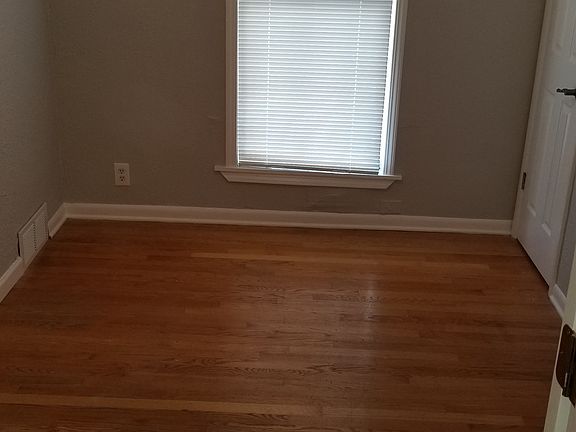 4th image of 1905 Wismer Ave