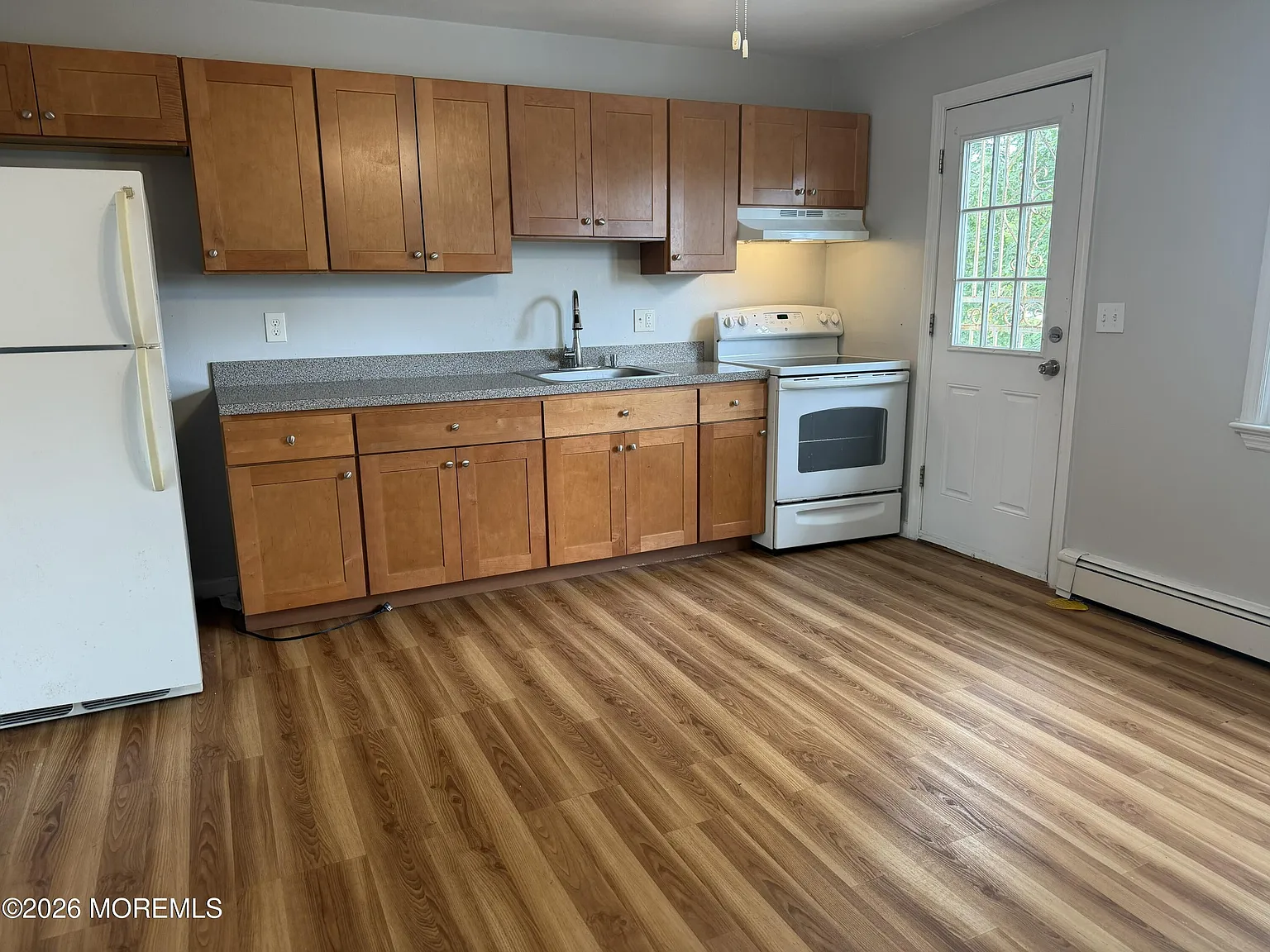 2 bed, 900 sqft, $2,400 — Photo 2