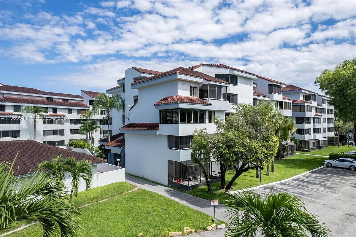 Building Photo - 8275 SW 152nd Ave #D-101