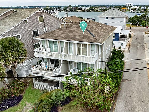 3rd image of 106 S Lumina Avenue Unit 2