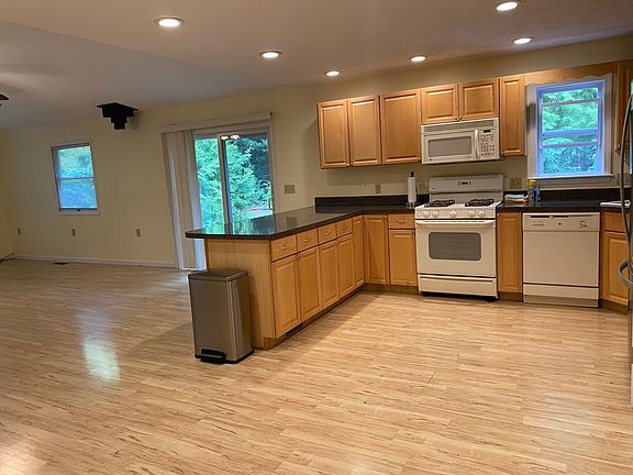 4th image of 882 Indian Trail Blvd
