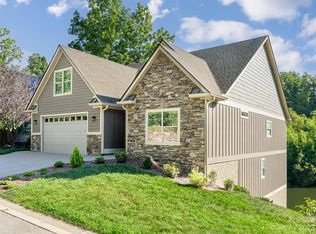 158 Narrows Run Loop, Hendersonville, NC 28791