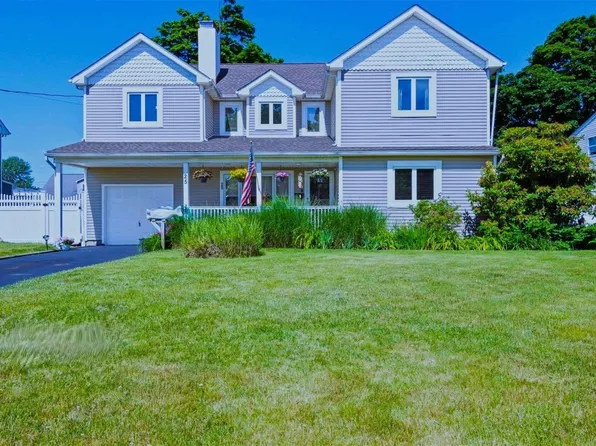 25 Western Concours, Amity Harbor, NY 11701