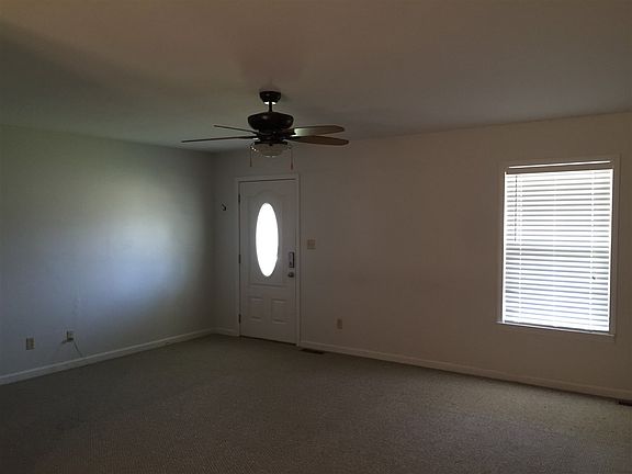 5th image of 3030 Elaine Ave