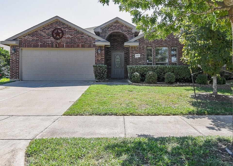 1st image of 2022 Club Oak Dr