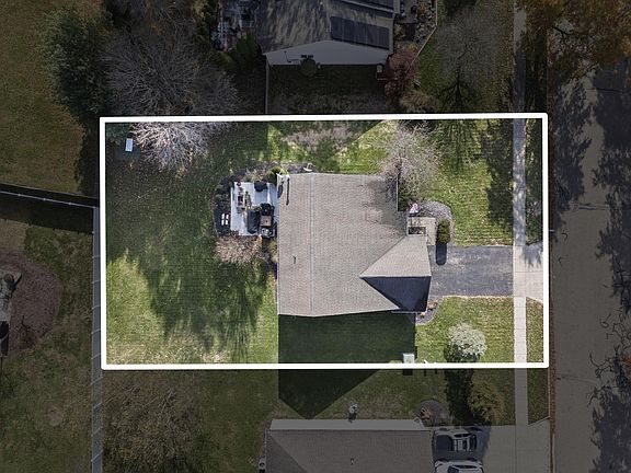 4th image of 201 Fox Hall Dr