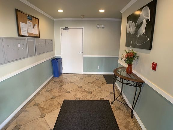 4th image of 1475 N 200th St Unit 302