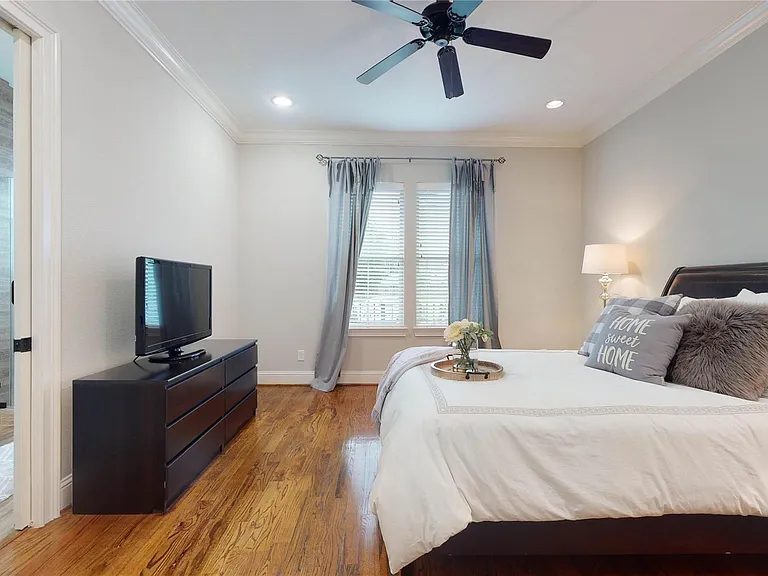 1126 W 16th St #F — Photo 25