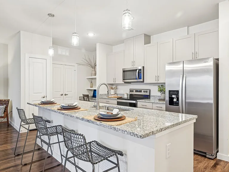 Luxia Rockwall Downes — Photo 12