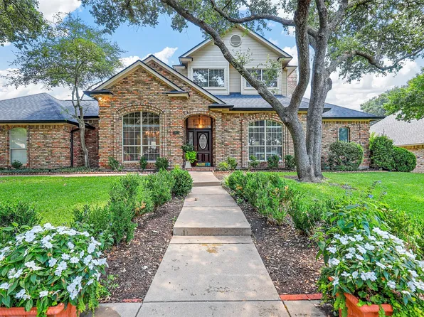 3813 Snow Creek Dr, Fort Worth, TX 76108