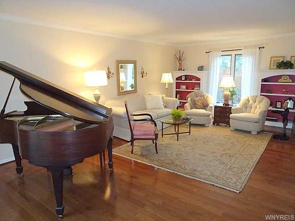 2nd image of 72 Oakview Dr