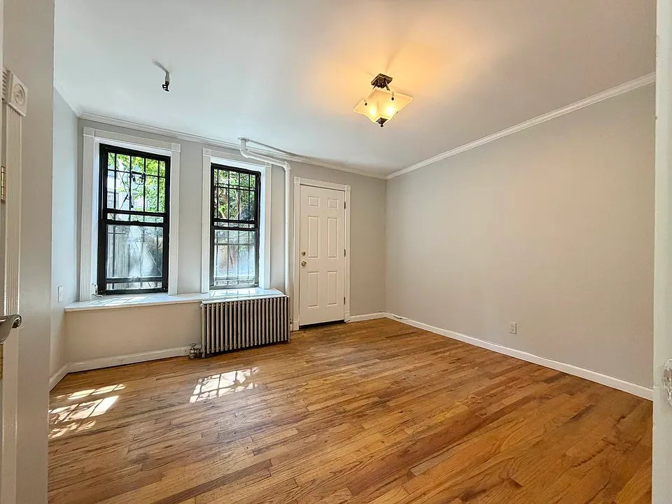 212 W 123rd St #1