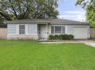 1521 W Blum St, Alvin, TX 77511