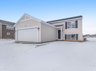 2915 Jordan River Dr, Fowlerville, MI 48836