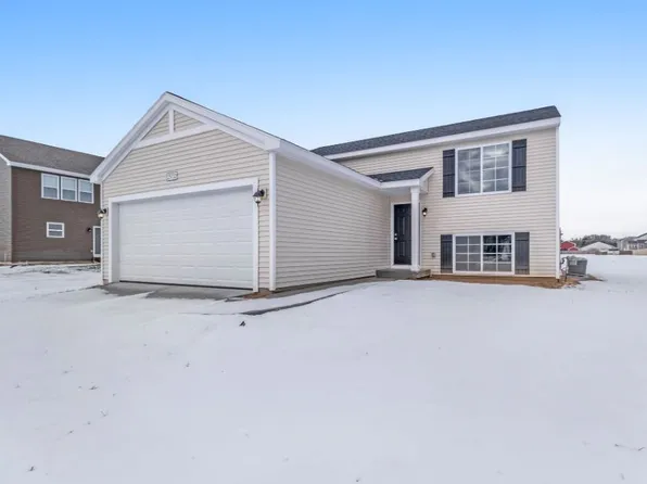 2915 Jordan River Dr, Fowlerville, MI 48836