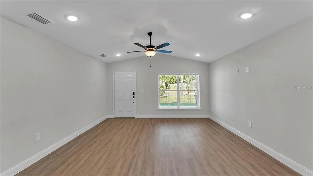 3 bed, 2.0 bath, 1484 sqft, $2,300 — Photo 4