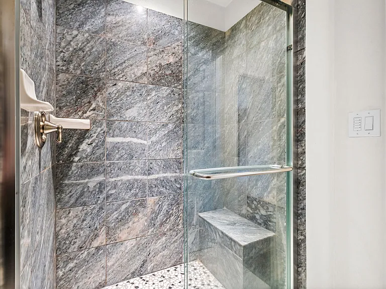 2385 Cascade Hwy SE #1 — Photo 11