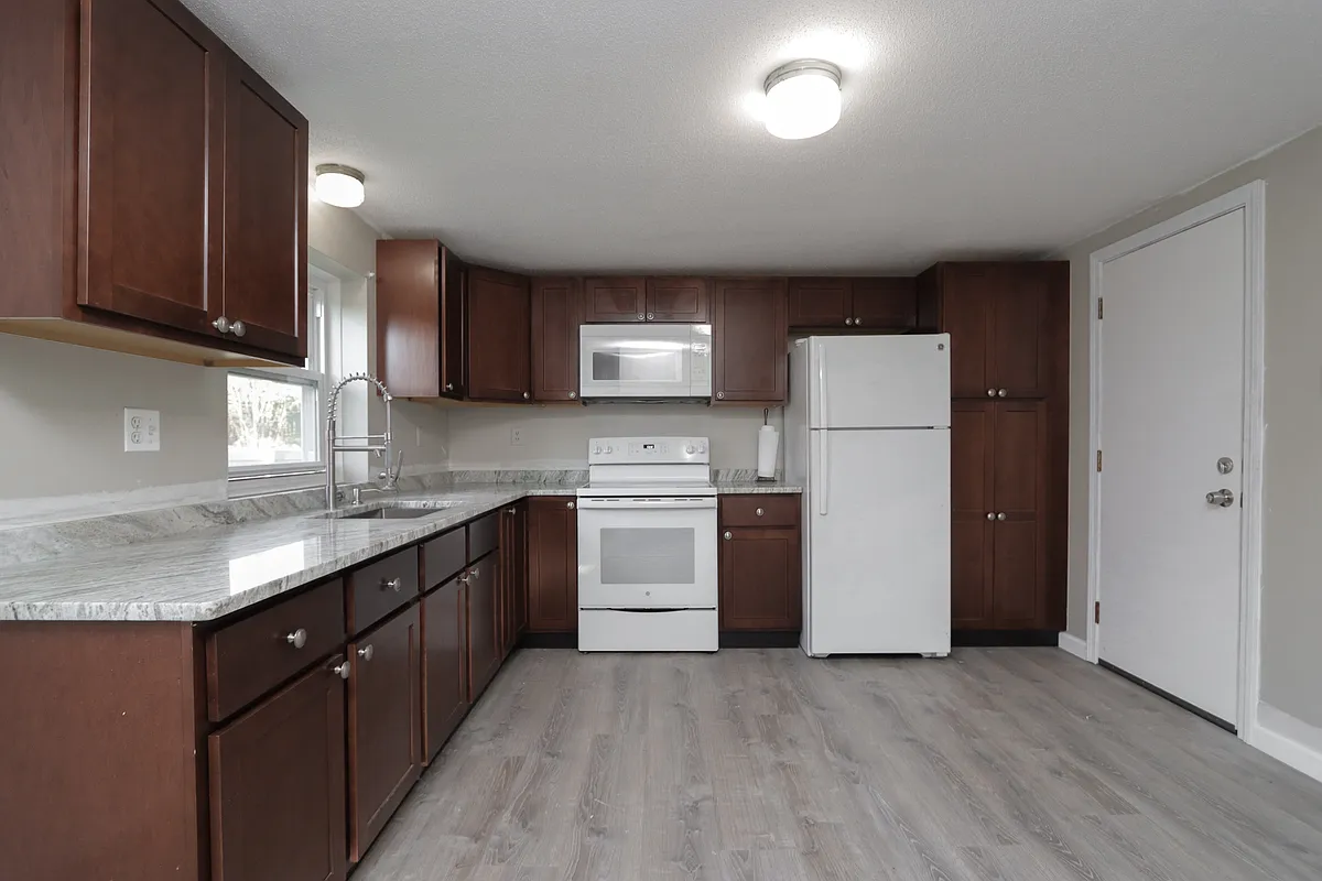 Building Photo - 76 Meadow St #D