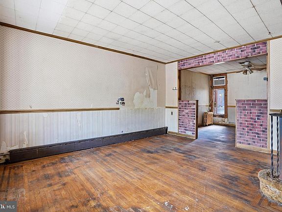 5th image of 6154 Walker St