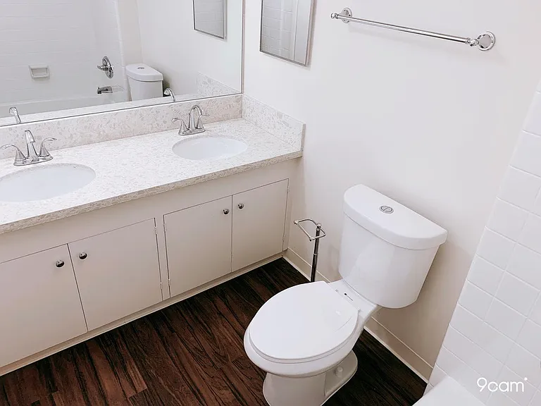2501 Coyne St #502 — Photo 8