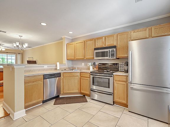 4th image of 8110 Shadow Oak Dr