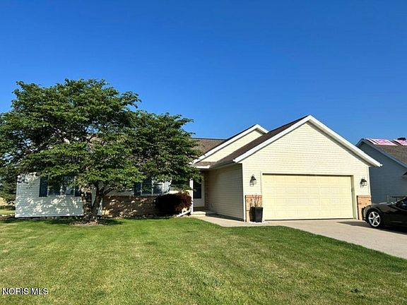3rd image of 210 Ash Dr