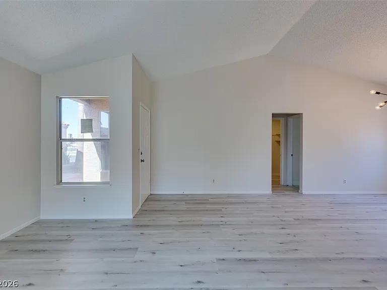 582 Searchlight Dr — Photo 36