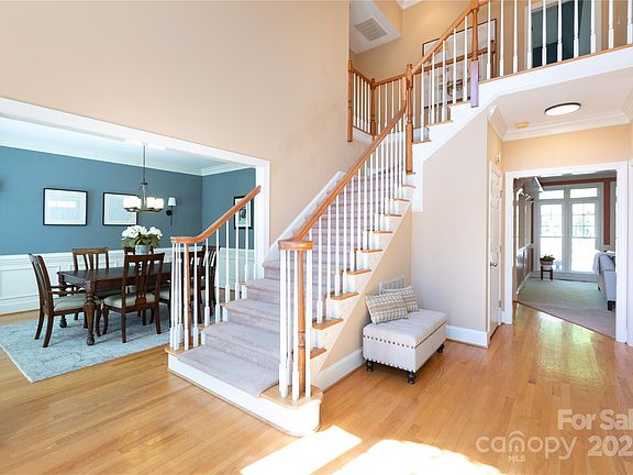 4th image of 3010 Lakewood Edge Dr